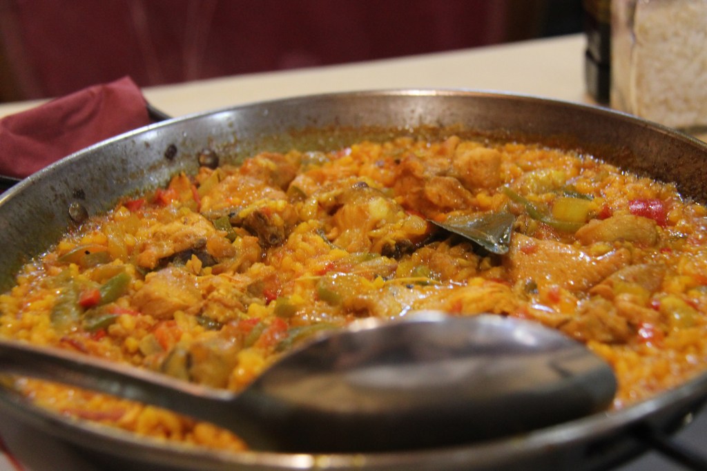 dish of chicken paella